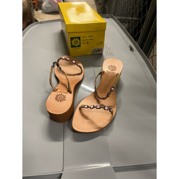Women's Yellow Box Sandals Size 6 Pink - Picture 2 of 3